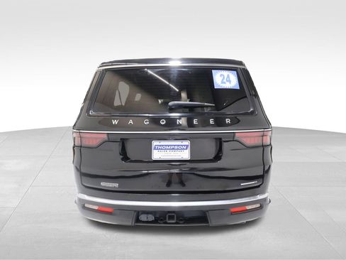Used 2024 Jeep Wagoneer L Series II w/ Flexible Seating Group AWD/4WD image 3