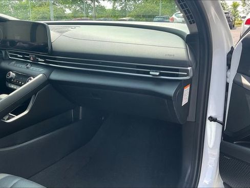 New 2025 Hyundai Elantra Limited image 27