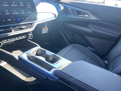 New 2026 Chevrolet Equinox EV LT image 29