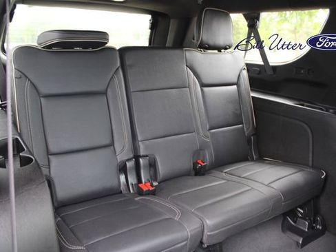Used 2024 Chevrolet Suburban Premier w/ Premium Package AWD/4WD image 14