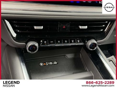 Used 2025 Chevrolet Suburban Premier AWD/4WD image 34
