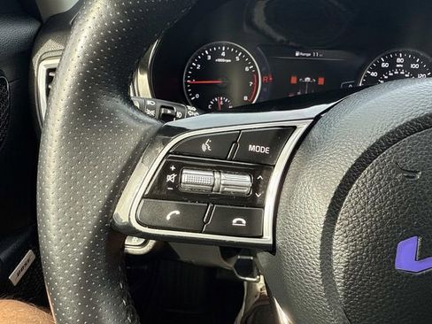 Used 2022 Kia Seltos SX w/ Sunroof Package image 32