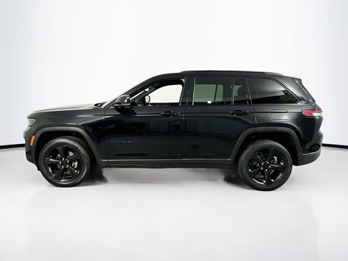 Used 2023 Jeep Grand Cherokee Altitude AWD/4WD image 8