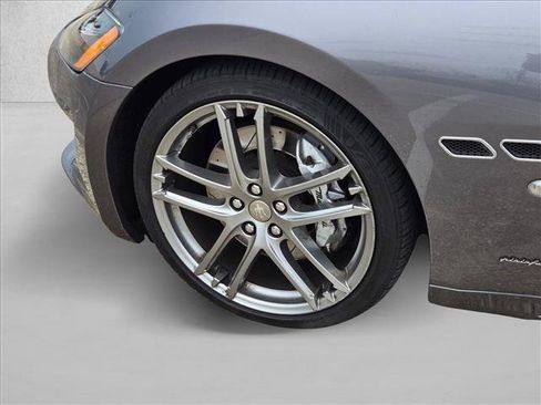 Used 2015 Maserati GranTurismo Sport RWD image 21