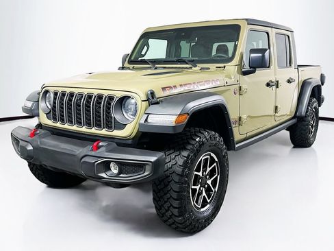 Used 2025 Jeep Gladiator Rubicon w/ Convenience Group AWD/4WD image 1
