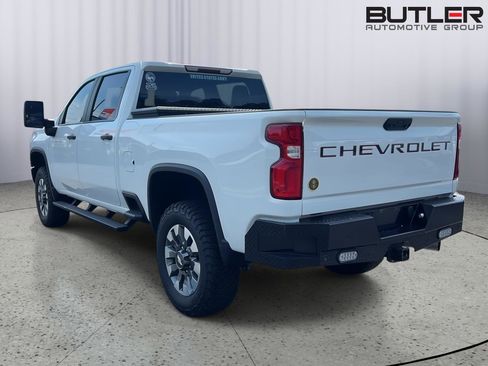 Used 2021 Chevrolet Silverado 2500 Custom w/ Custom Value Package AWD/4WD image 3