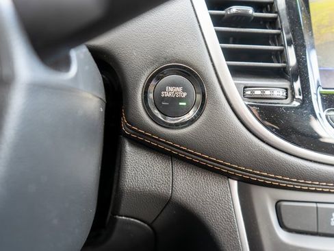 Used 2022 Chevrolet Trax LT w/ LT Convenience Package image 26