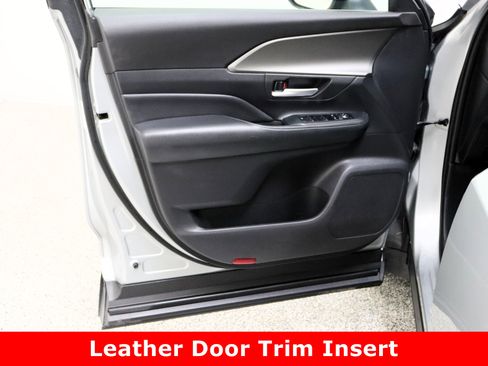 Used 2025 Toyota Grand Highlander FWD image 12