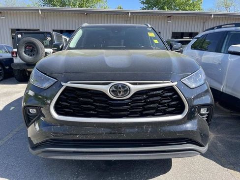 Used 2024 Toyota Highlander XLE AWD/4WD image 6