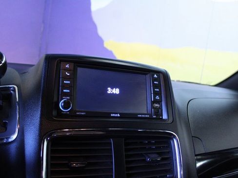 Used 2018 Dodge Grand Caravan SXT image 17