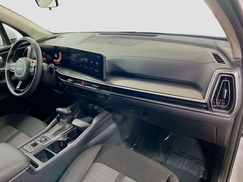 Certified 2025 Kia Sorento LX image 28