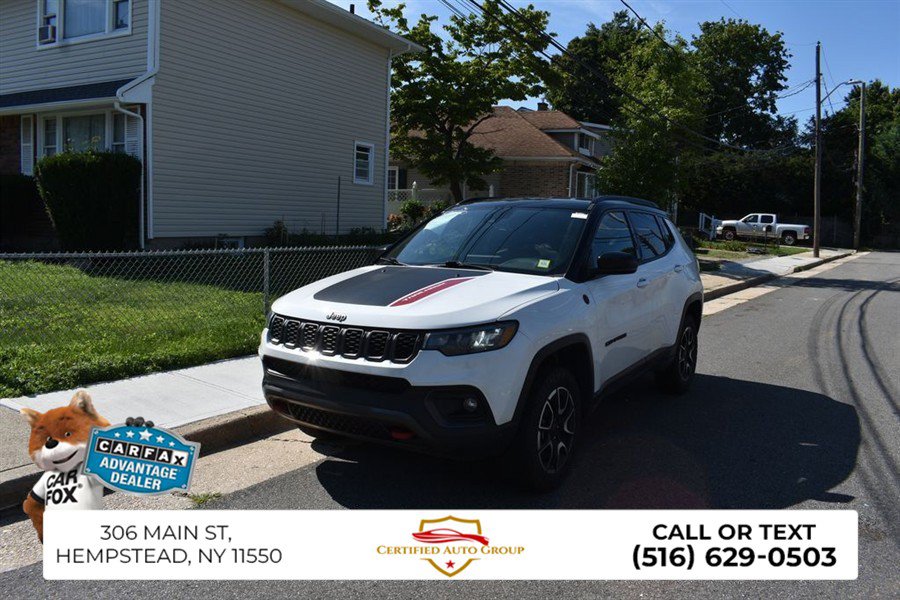 Used 2025 Jeep Compass Trailhawk AWD/4WD image 3
