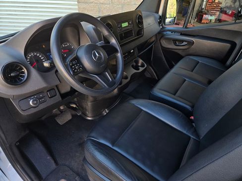 Used 2023 Mercedes-Benz Sprinter 2500 image 12