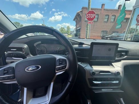 Used 2020 Ford Explorer XLT w/ Equipment Group 202A AWD/4WD image 11