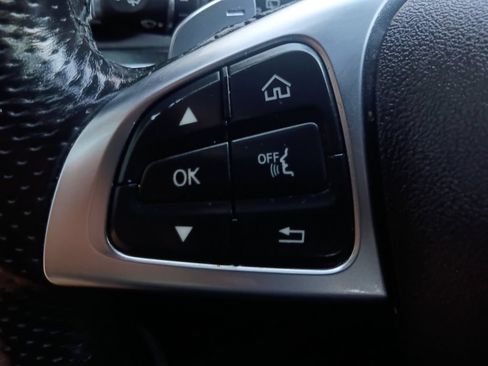 Used 2018 Mercedes-Benz GLC 300 4MATIC image 11