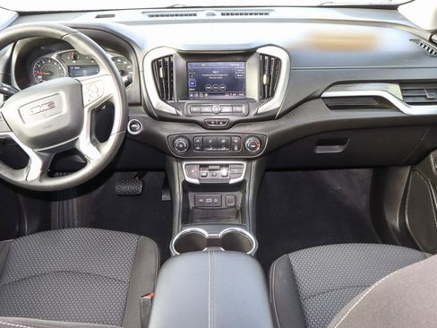 Used 2024 GMC Terrain SLE image 10