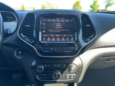 Used 2019 Jeep Cherokee Limited AWD/4WD image 25