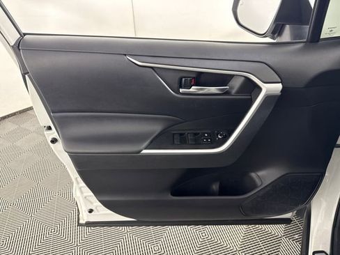 Used 2021 Toyota RAV4 XLE image 18
