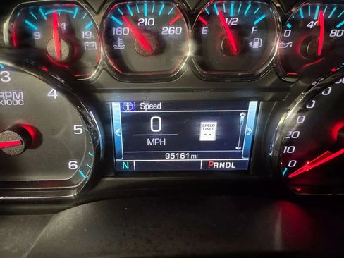 Used 2019 Chevrolet Suburban LT AWD/4WD image 15
