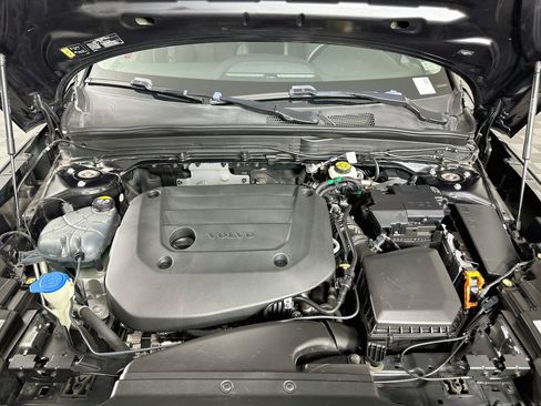 Used 2023 Volvo XC40 B5 Plus w/ Driver Assist Package AWD/4WD image 34