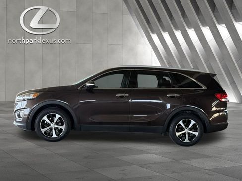 Used 2017 Kia Sorento EX FWD image 1