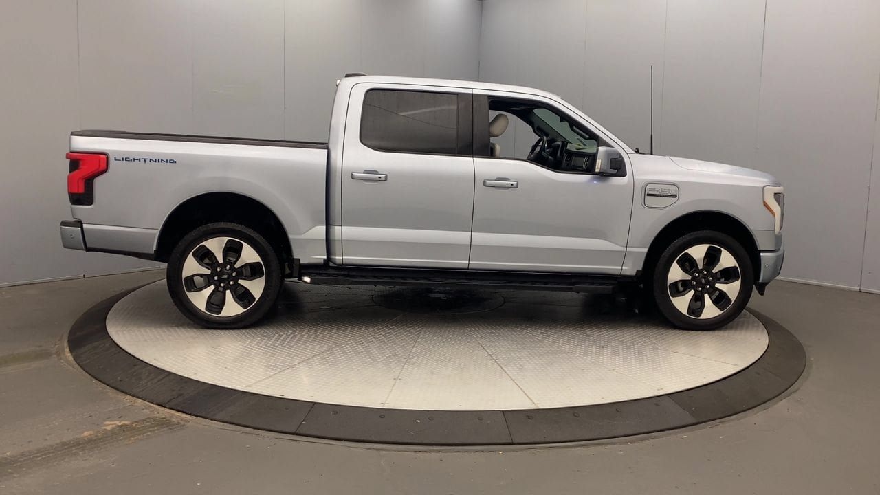 Used 2022 Ford F150 Lightning Platinum AWD/4WD image 6