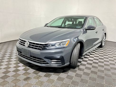 Used 2017 Volkswagen Passat 1.8T R-Line FWD image 2