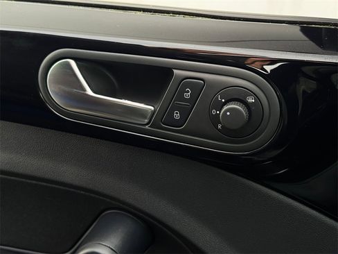 Used 2013 Volkswagen Beetle 2.5 image 23