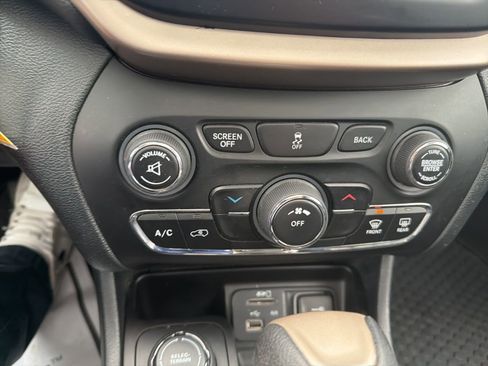 Used 2016 Jeep Cherokee 75th Anniversary image 15