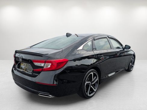 Used 2018 Honda Accord Sport image 5
