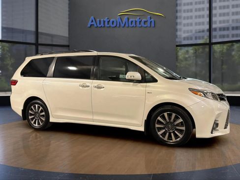 Used 2020 Toyota Sienna Limited image 13