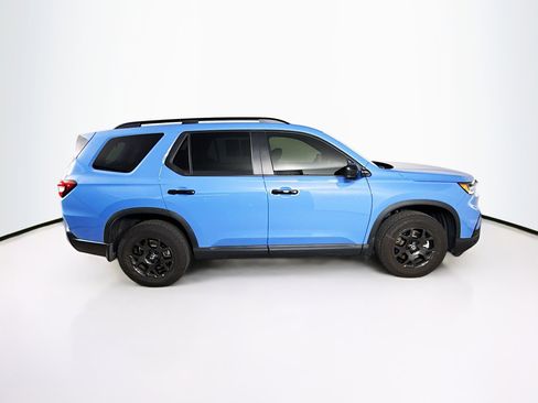 Used 2024 Honda Pilot TrailSport image 2