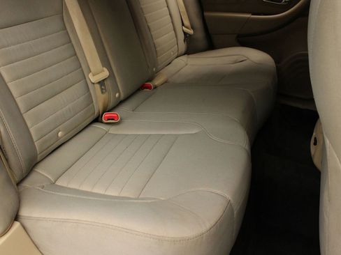 Used 2016 Ford Taurus SE FWD image 30