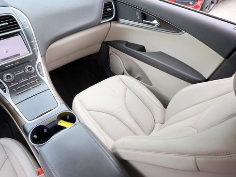 Used 2019 Lincoln Nautilus Select FWD image 18