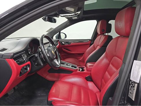 Used 2021 Porsche Macan Turbo AWD/4WD image 7