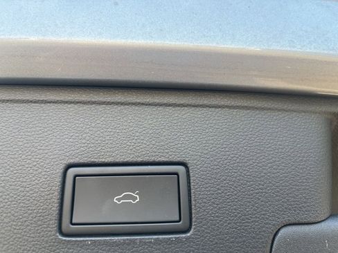 Used 2022 Volkswagen Atlas Cross Sport SE image 10