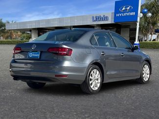 Used 2017 Volkswagen Jetta SE FWD video 3