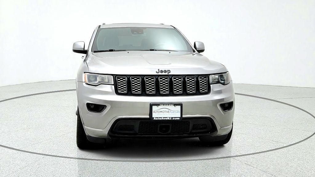 Used 2021 Jeep Grand Cherokee Laredo X AWD/4WD image 2