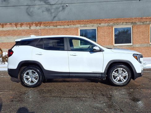 Used 2024 GMC Terrain SLE image 20