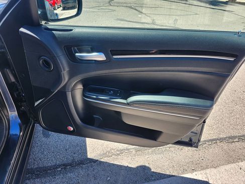 Used 2018 Chrysler 300 S w/ 300S Premium Group image 18