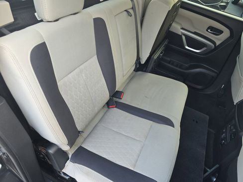 Used 2021 Nissan Titan SV w/ SV Convenience Package image 11