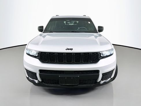 Used 2022 Jeep Grand Cherokee L Laredo image 2