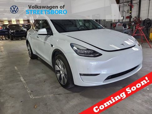 Used 2021 Tesla Model Y Long Range AWD/4WD image 1