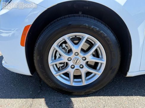 Used 2022 Chrysler Pacifica Touring-L image 11