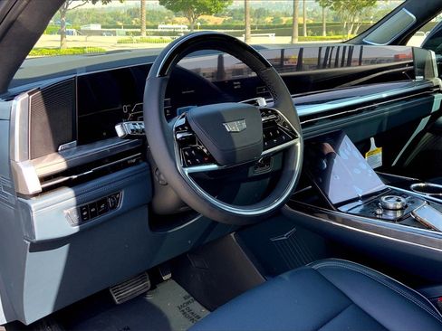 Used 2025 Cadillac Escalade IQ Luxury 2 image 9