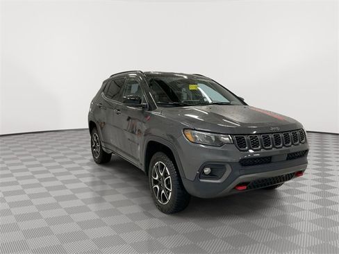 Used 2024 Jeep Compass Trailhawk image 13
