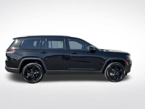 Used 2025 Jeep Grand Cherokee L Altitude AWD/4WD image 16