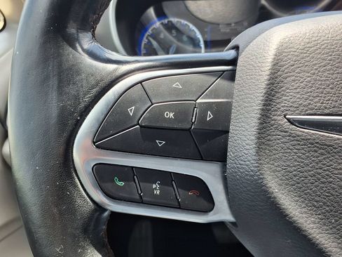 Used 2020 Chrysler Pacifica Touring-L w/ Tire & Wheel Group FWD image 29