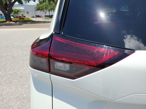 Used 2021 Nissan Rogue S AWD/4WD image 10