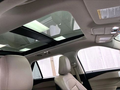 Used 2020 Ford Explorer XLT w/ Equipment Group 202A image 21